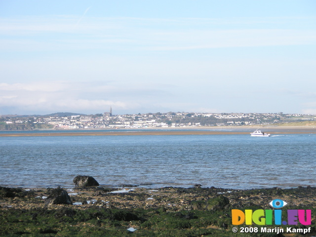 JT00032 Little boat leaving Rinnashark Harbour (Tramore)